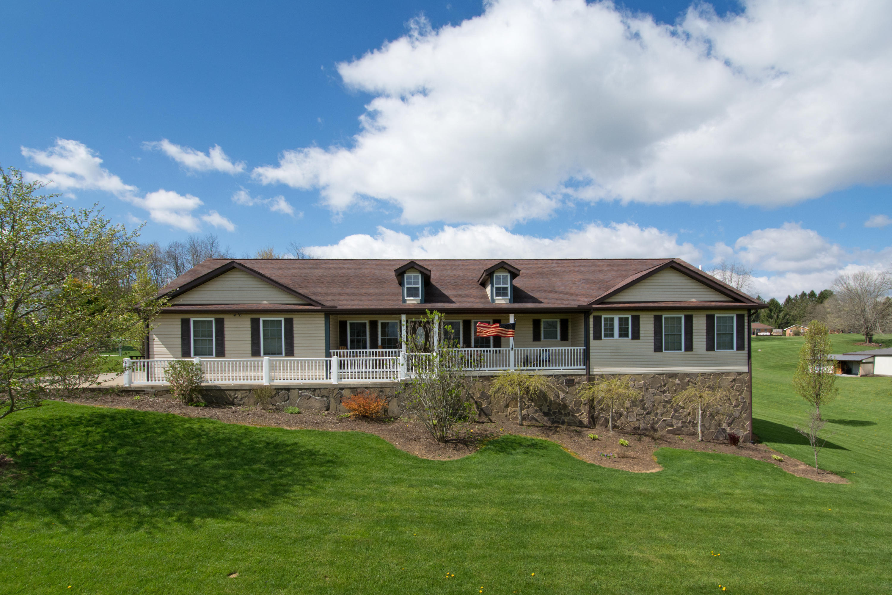 Property Photo: 261 Glenwood Ln WV 24957