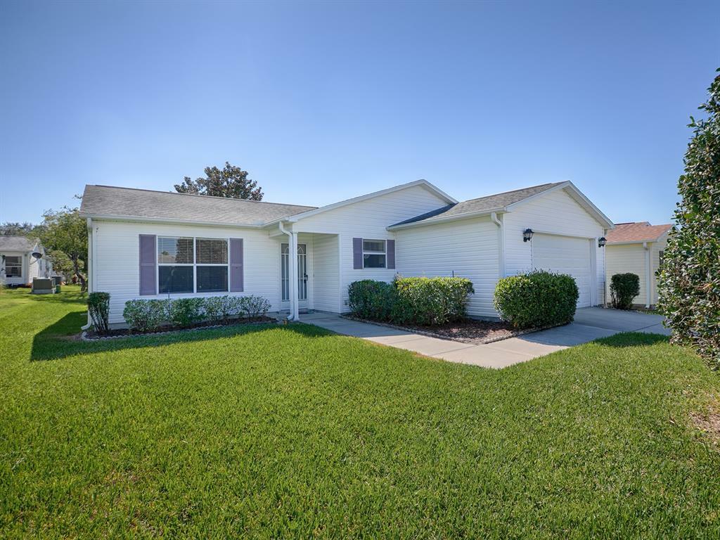 Property Photo:  1404 Sanchez Court  FL 32159 