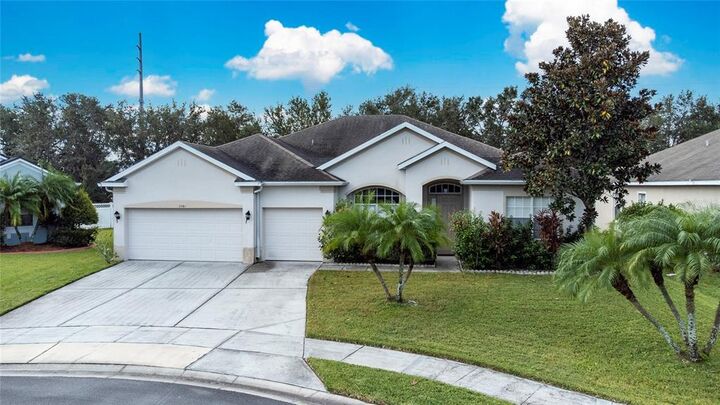 Property Photo:  2461 Hinsdale Drive  FL 34741 