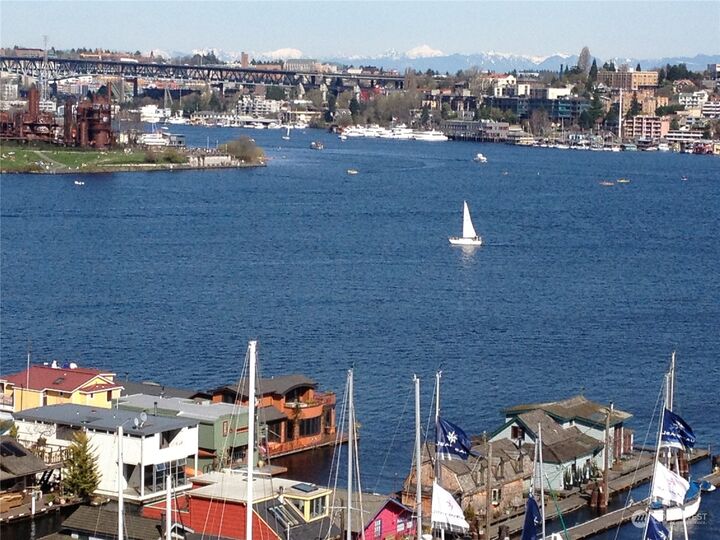 2420 8th Avenue N 303  Seattle WA 98109 photo