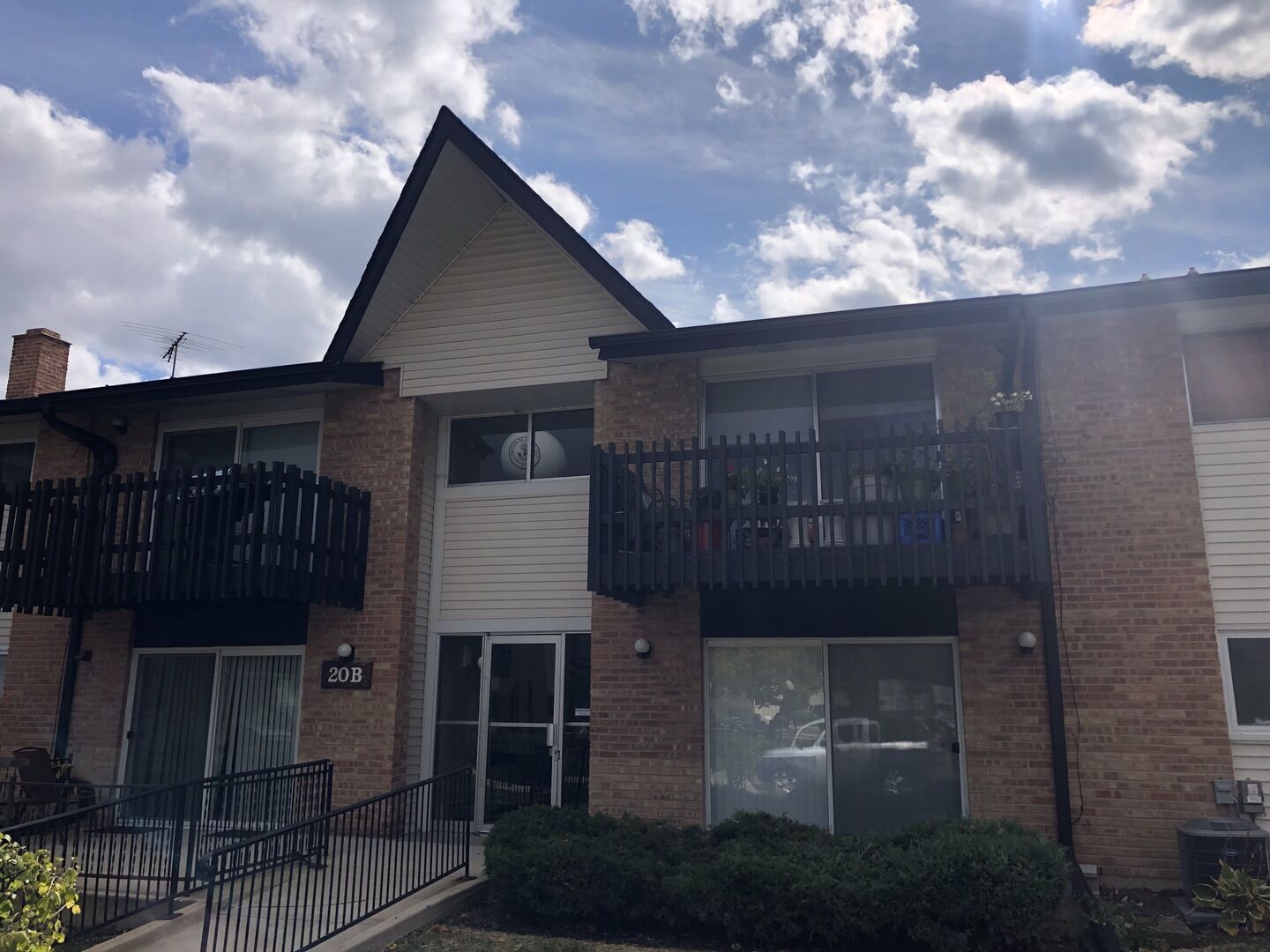 Property Photo: 20B Kingery Quarter Lane 205 IL 60527