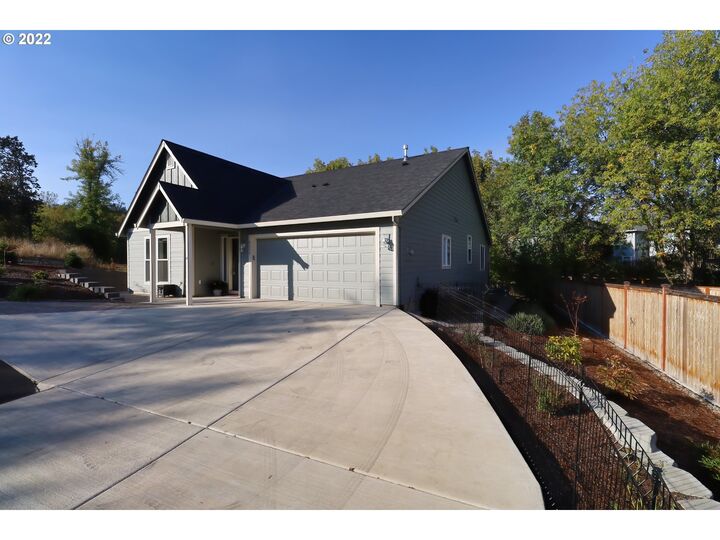 2999 NW 2nd St  McMinnville OR 97128 photo