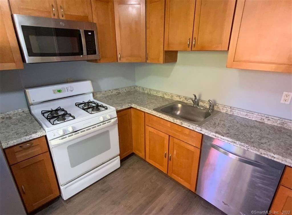 Property Photo:  71 Strawberry Hill Avenue 416  CT 06902