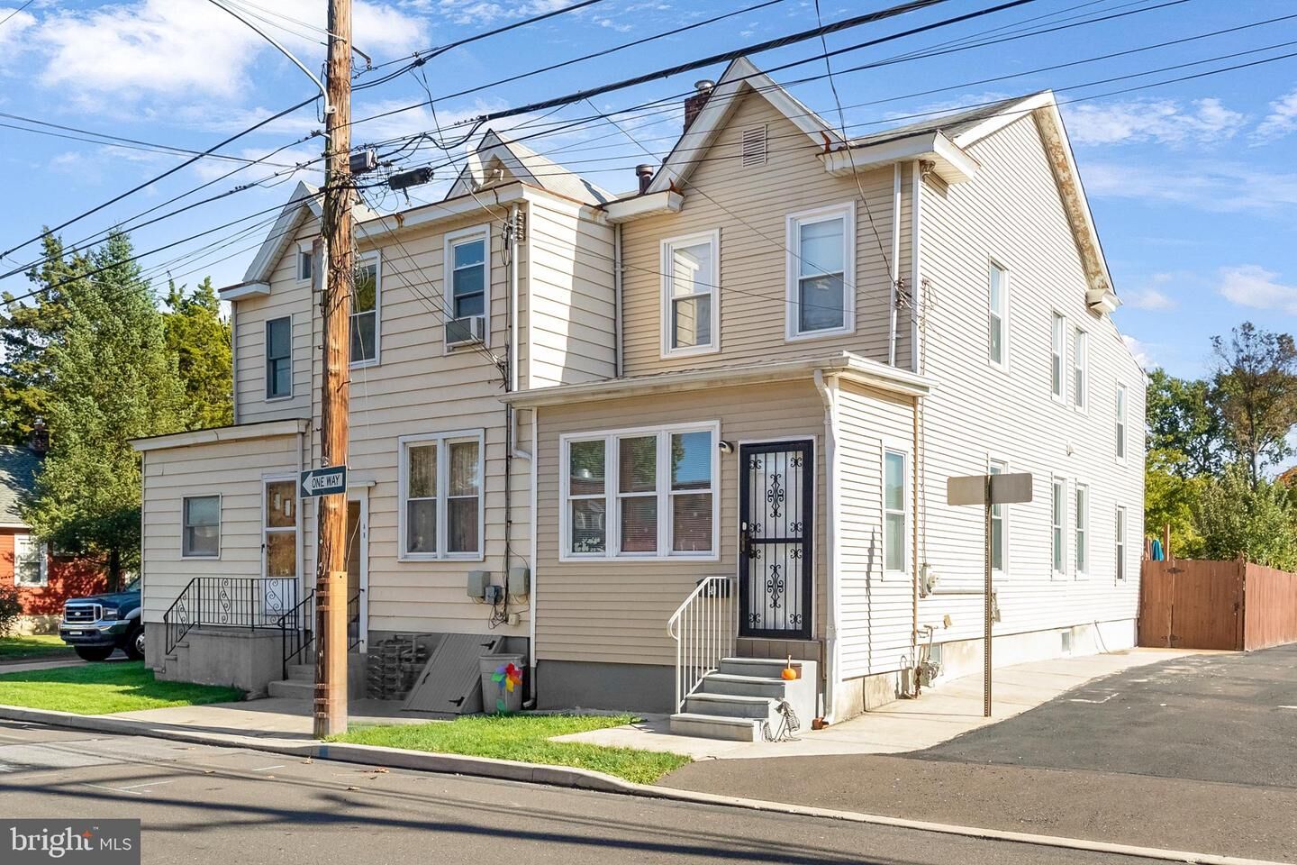 Property Photo: 25 E Maple Avenue PA 19067
