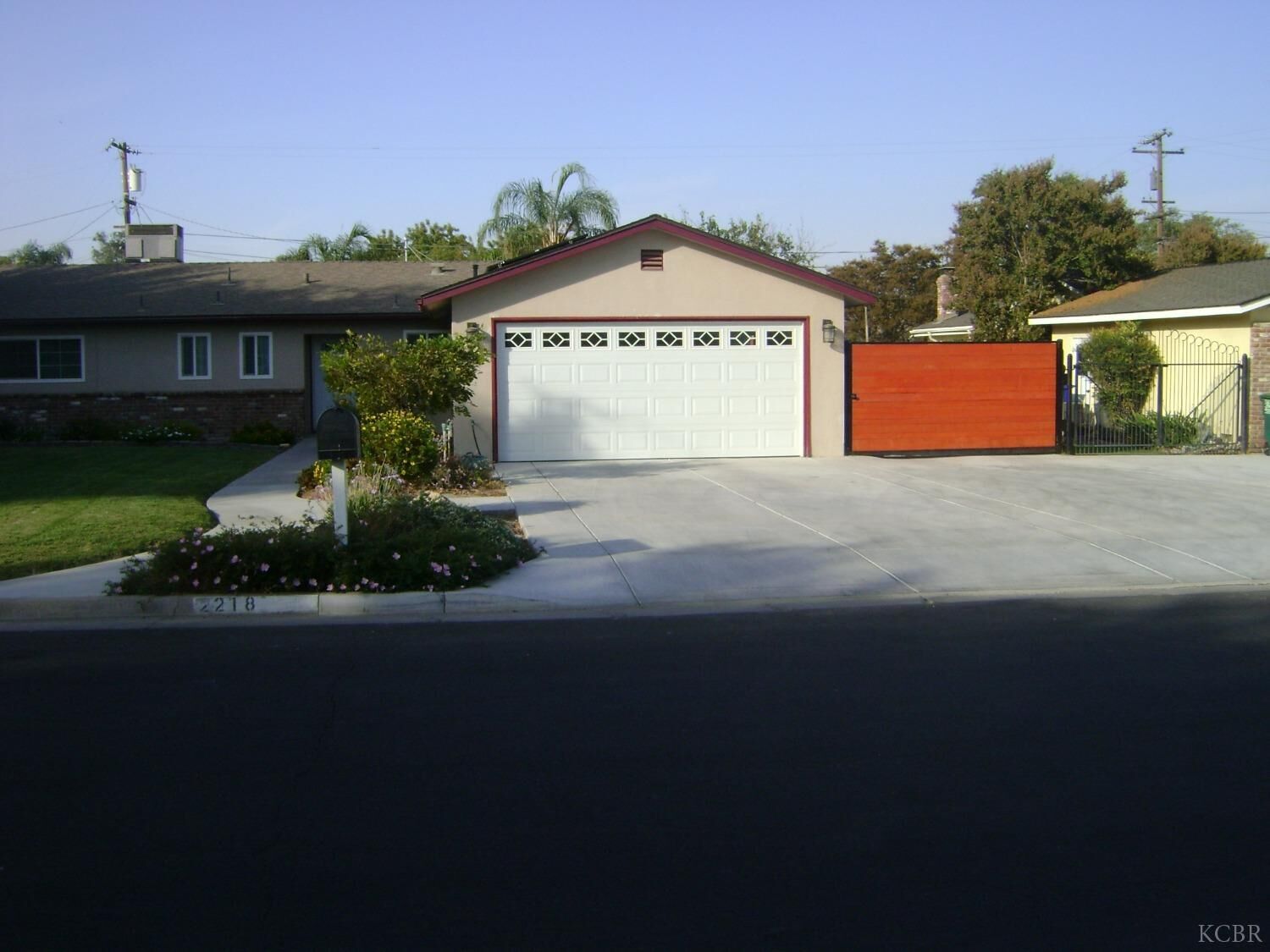Property Photo: 2218 Philip Avenue CA 93212