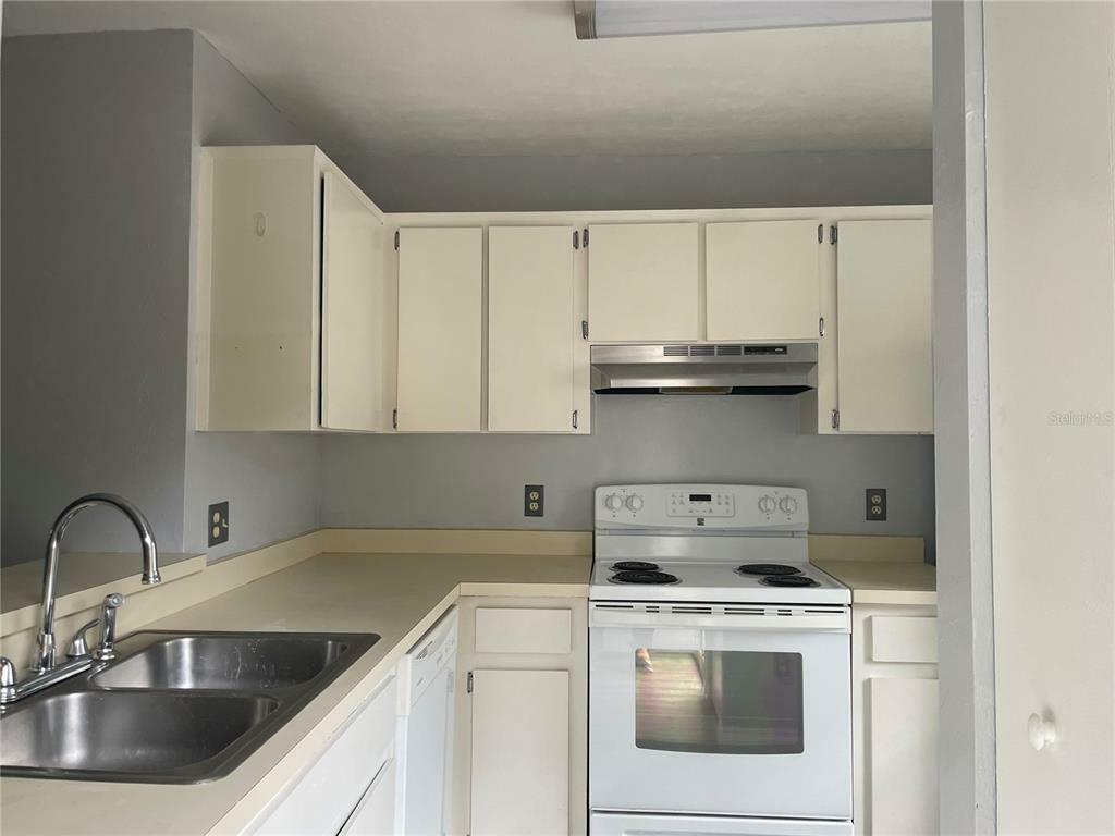 Property Photo: 6162 SW 8th Lane FL 32607
