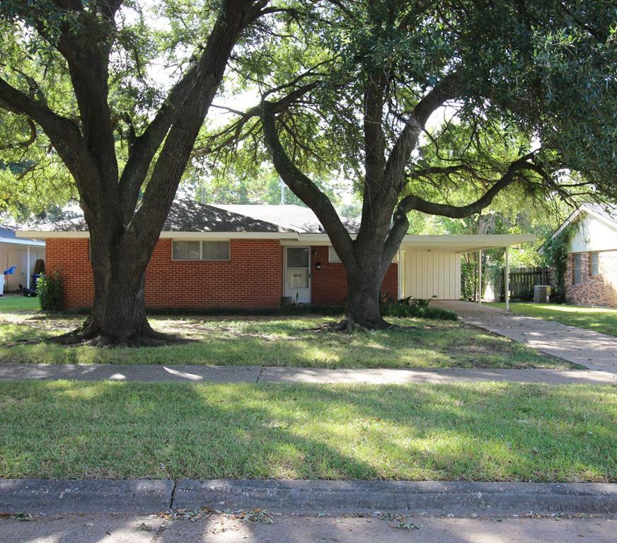 Property Photo:  835 E River Rd  LA 71105 