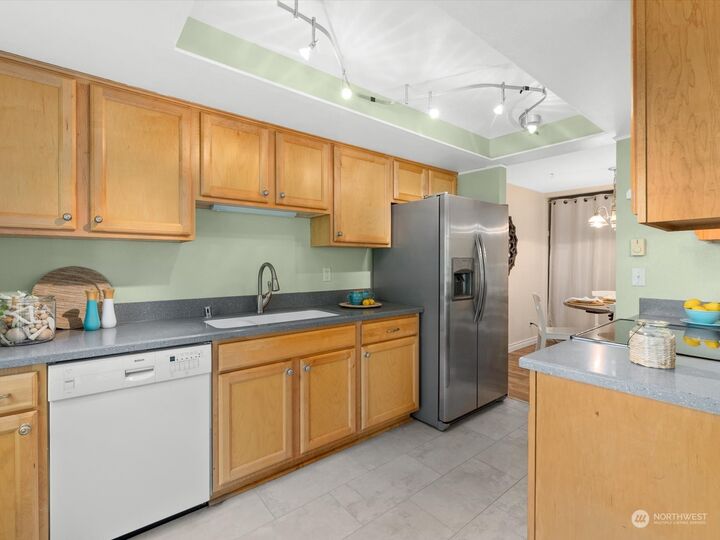 Property Photo:  4737 W Lake Sammamish Parkway SE A207  WA 98027 