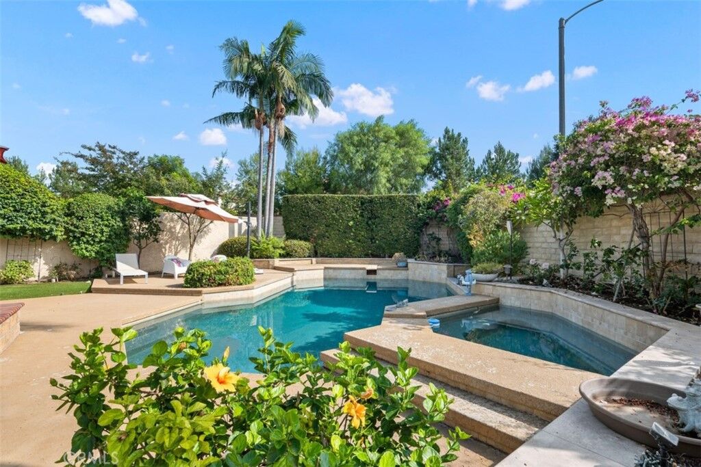 Property Photo:  1 Sonrisa  CA 92620 