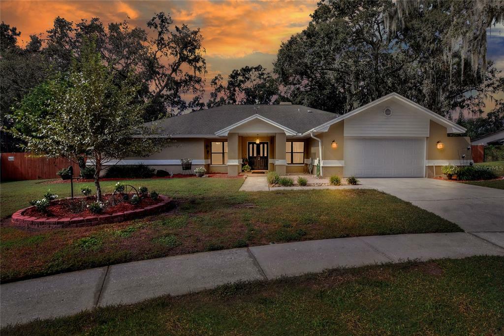 Property Photo:  1006 Wildwood Lane  FL 33594 