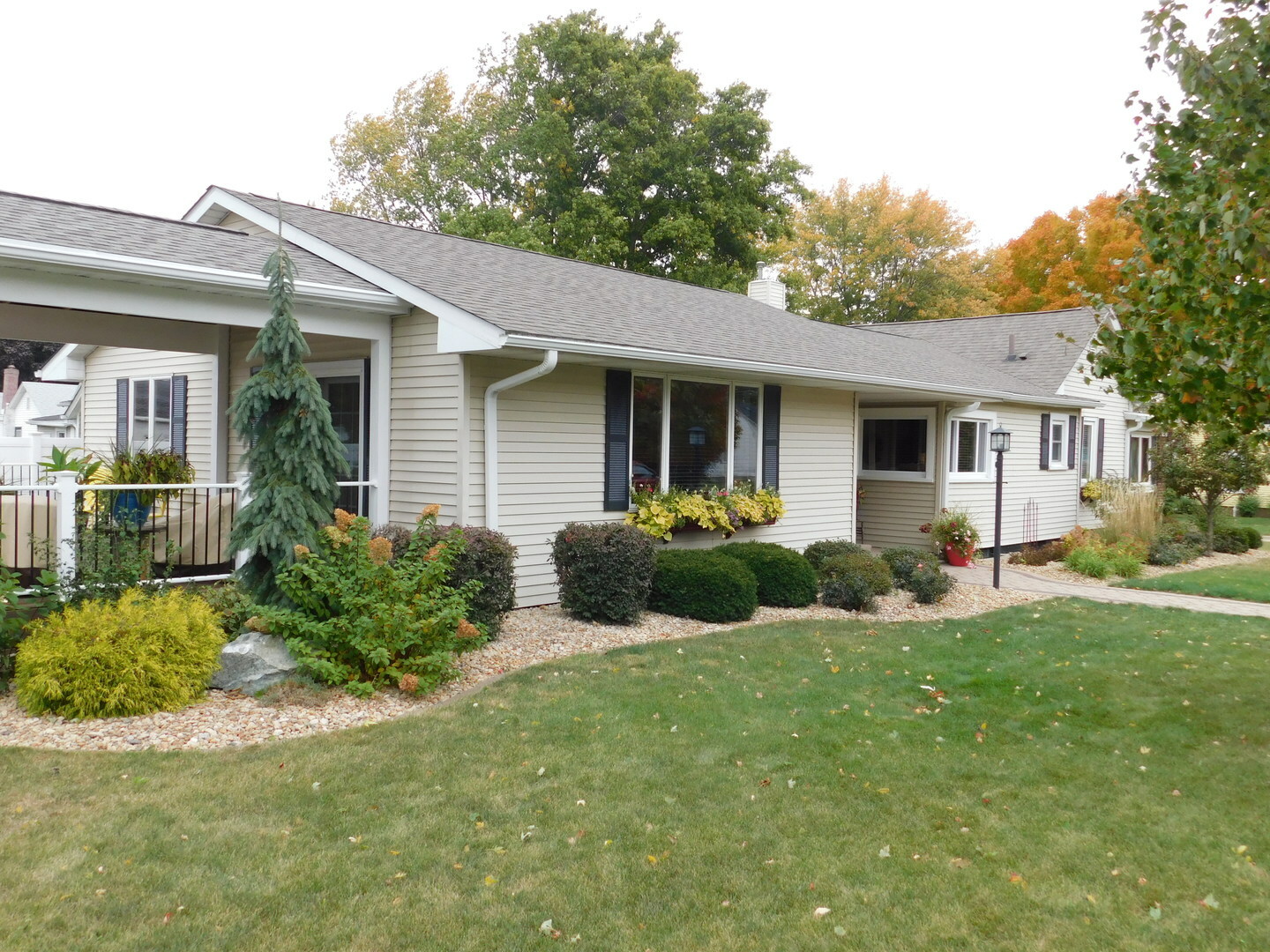 Property Photo:  412 S 5th Avenue  IL 61364 