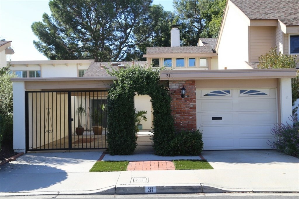 Property Photo:  31 Acacia Tree Lane  CA 92612 