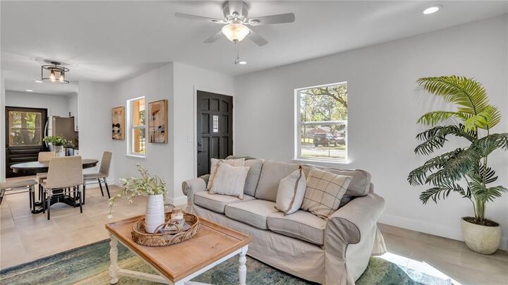 Property Photo:  1002 W Spencer Street  FL 33563 