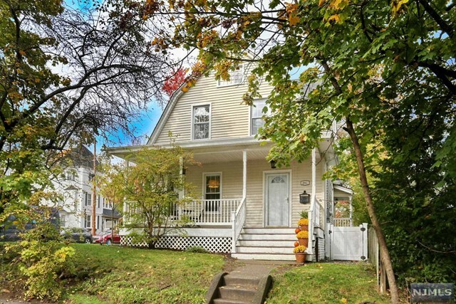 Property Photo:  201 Walton Street  NJ 07450 