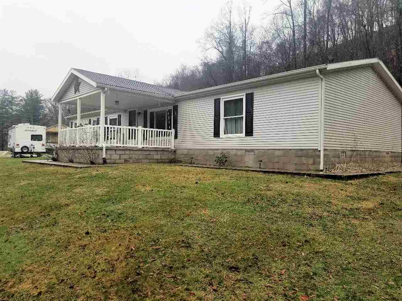 Property Photo:  103 Private Drive 581 Township Road 102  OH 45638 