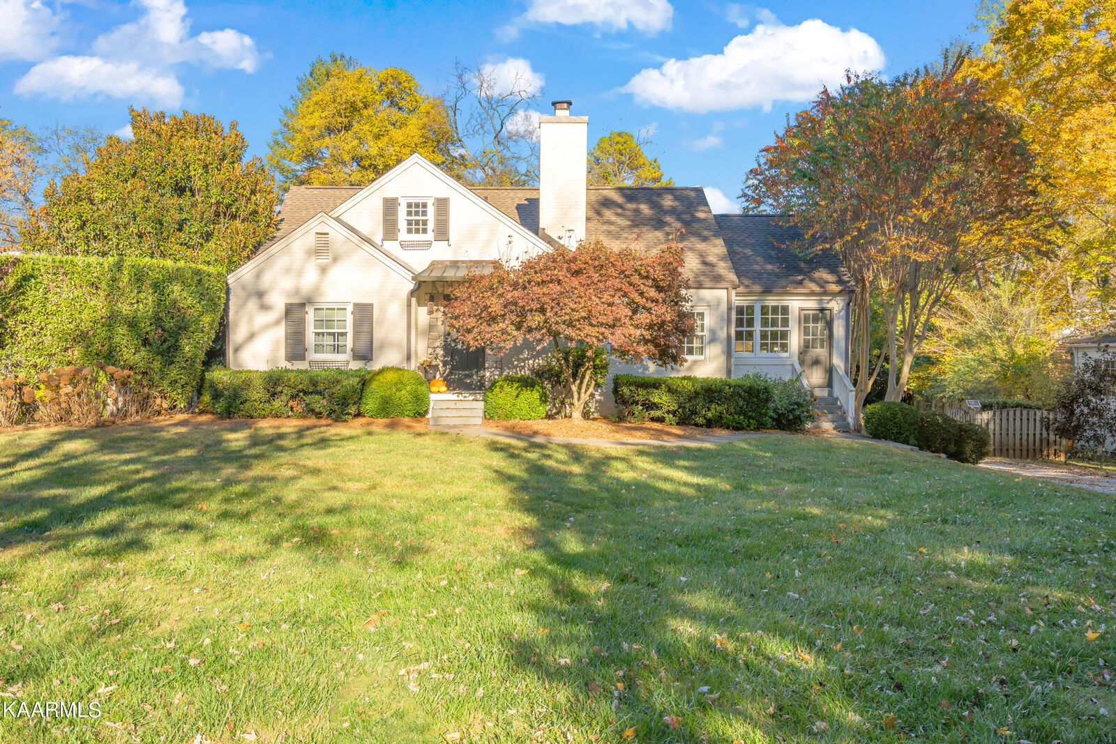 Property Photo: 1024 SW Bluff View Rd TN 37919