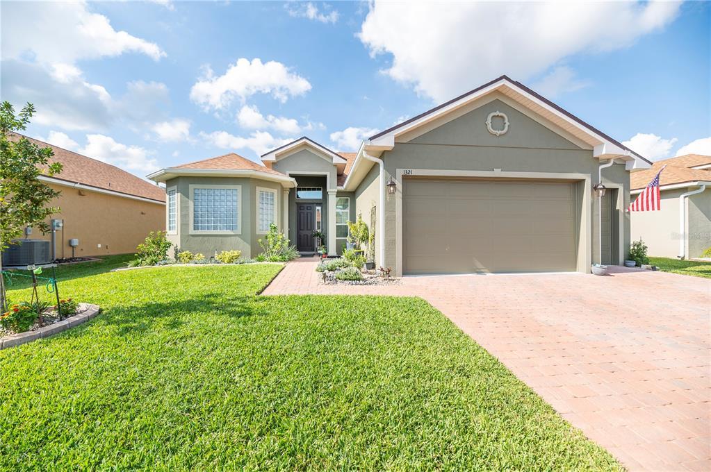 Property Photo: 1321 Oakmont Drive FL 33884
