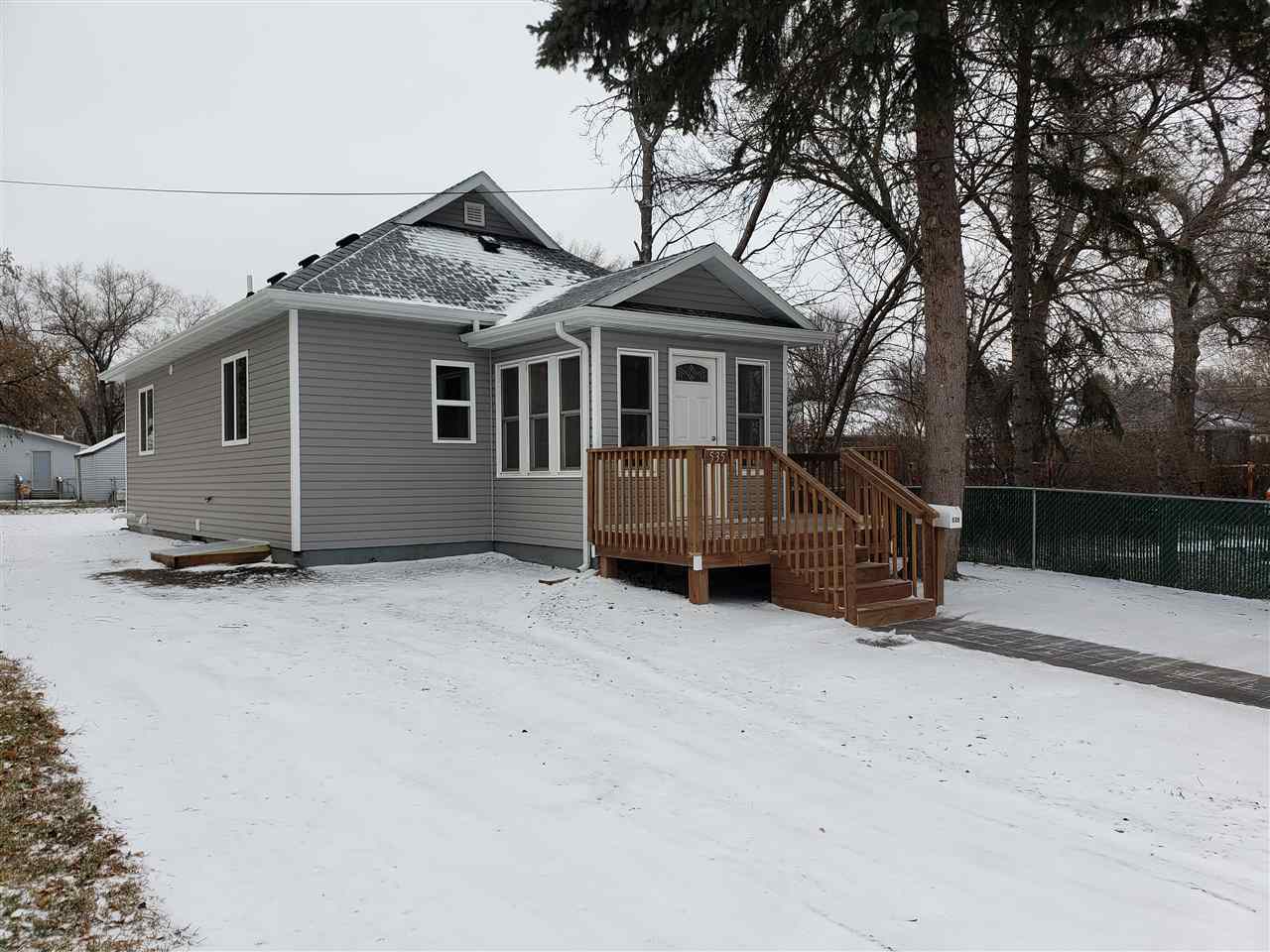 Property Photo:  535 12th St NE  ND 58703 