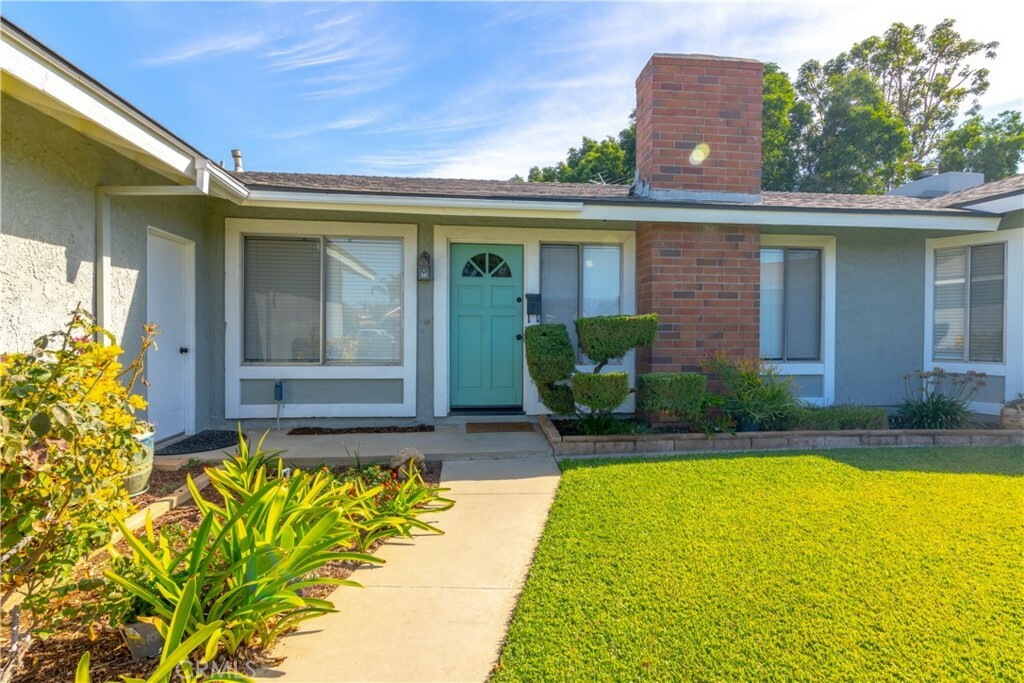 Property Photo:  1387 Elm Circle  CA 92879 