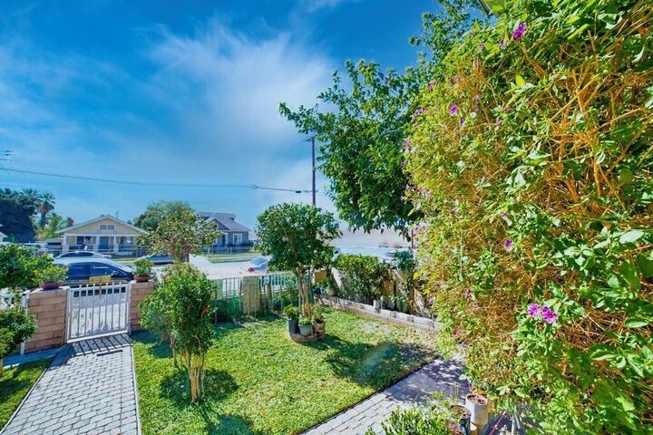 Property Photo: 832 W 7th Street CA 92410