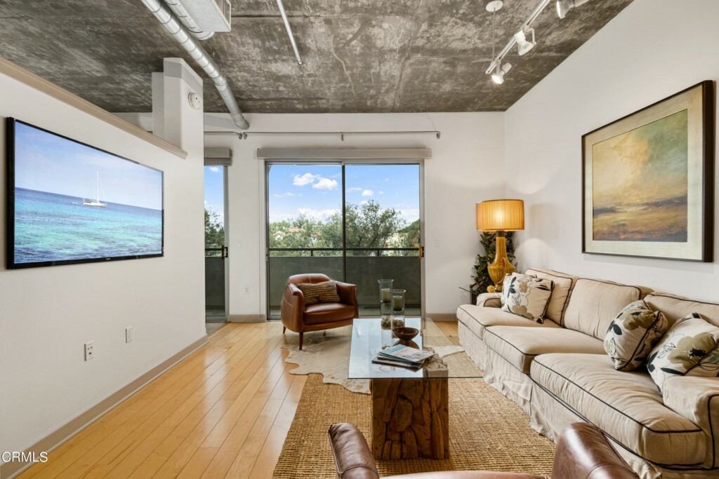 Property Photo: 840 E Green Street 420 CA 91101