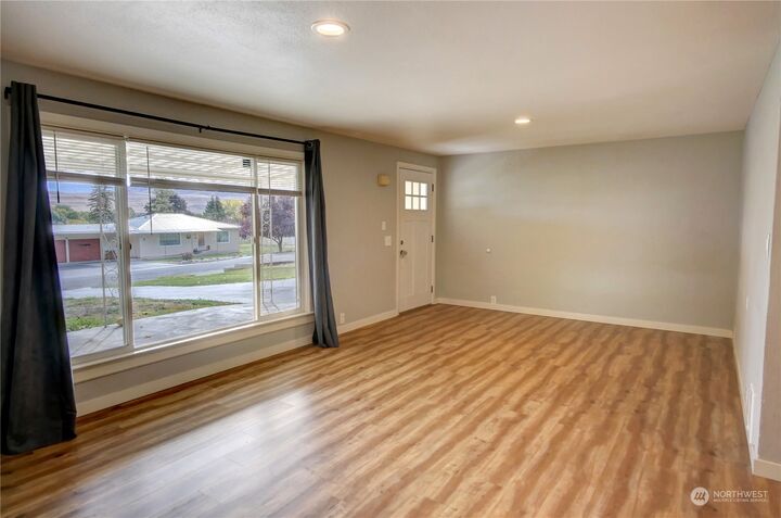 Property Photo: 26 Middle Lane Road WA 98841