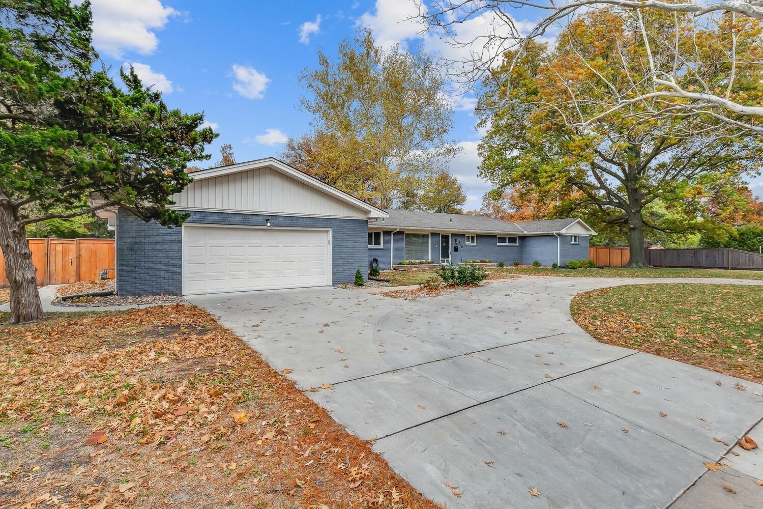 Property Photo: 508 N Hampton Rd KS 67206