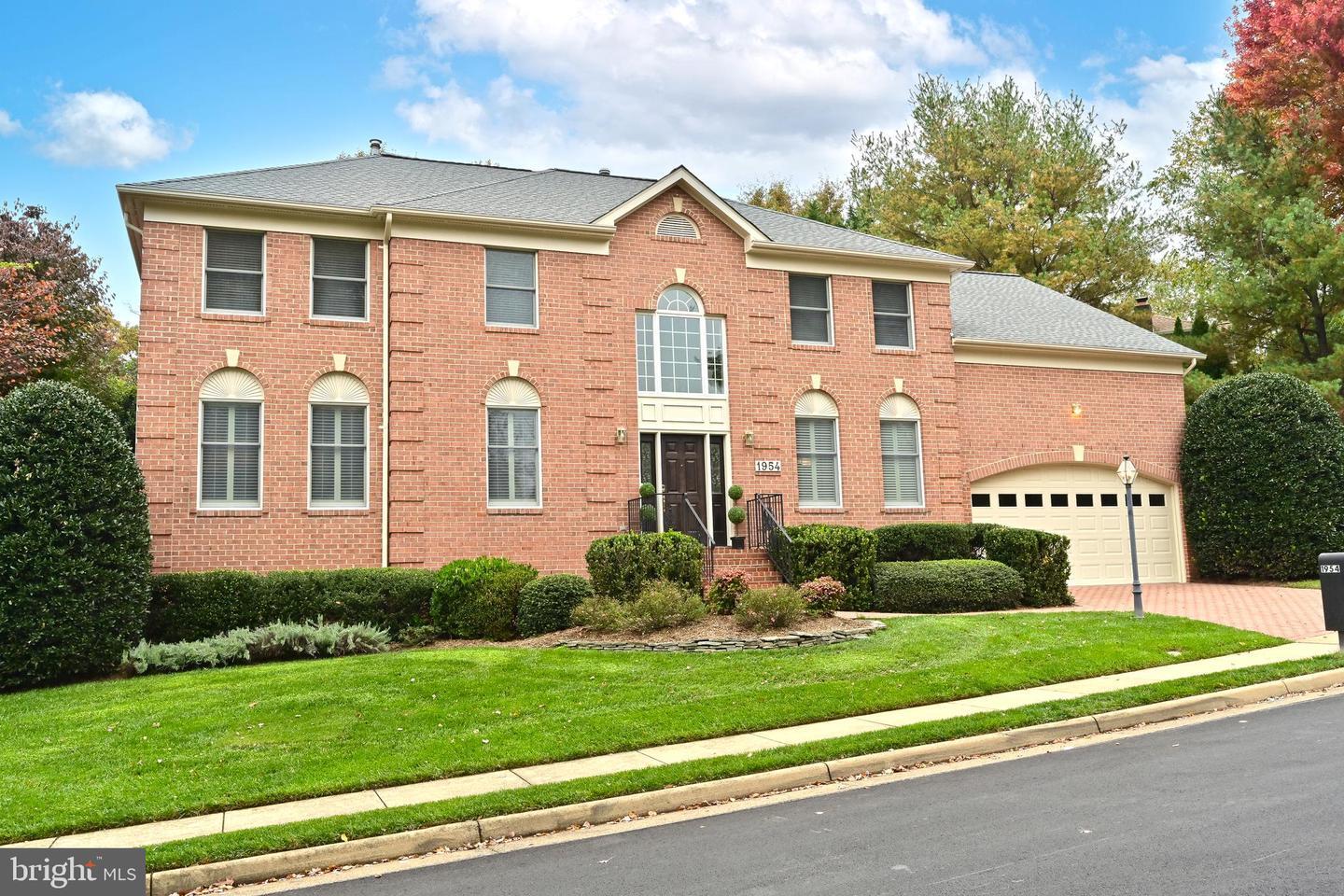 Property Photo: 1954 Horse Shoe Drive VA 22182