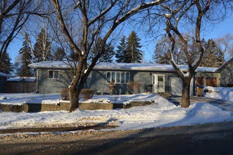 Property Photo:  813 20th St NW  ND 58701 