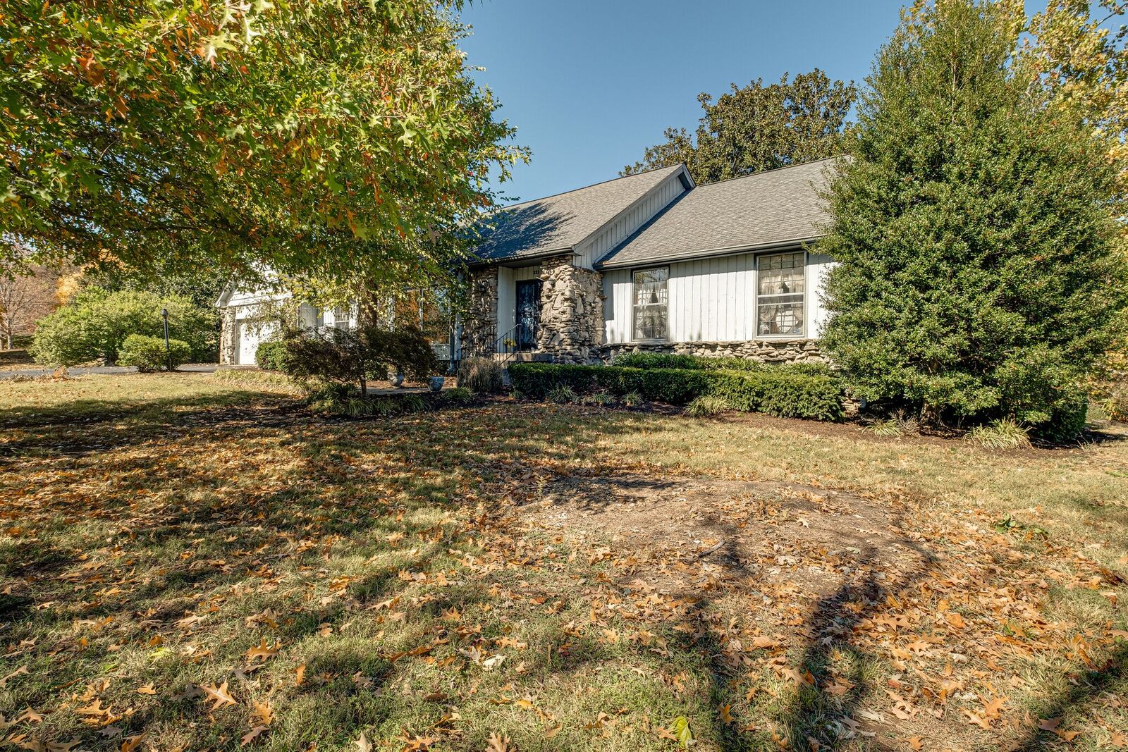 Property Photo: 321 Draper Cir TN 37072