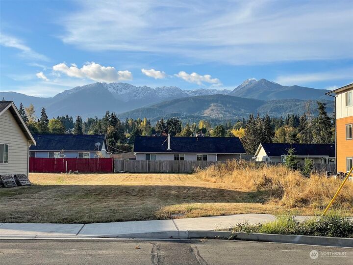 Property Photo: 1140 E Park Street WA 98362