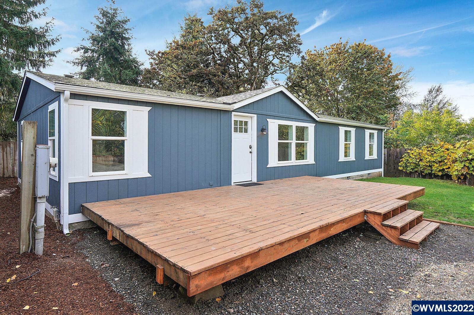 Property Photo: 170 N Main St OR 97352