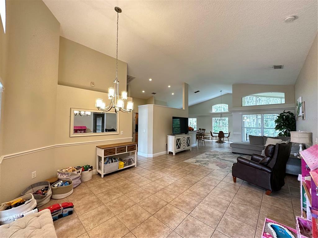 Property Photo:  412 Sandringham Court  FL 32708 