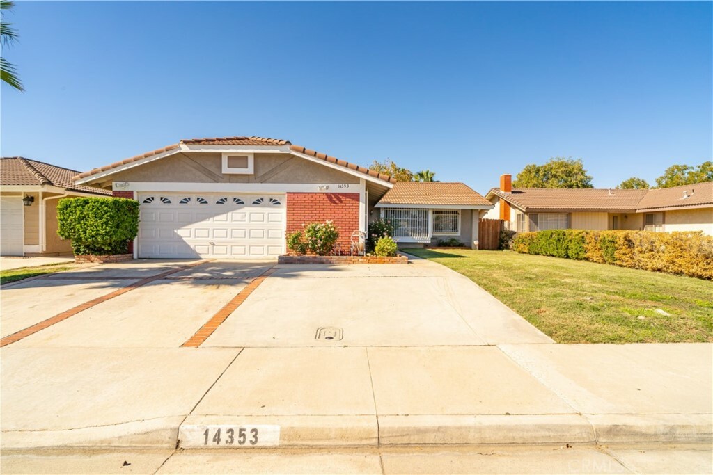 Property Photo: 14353 Philo Street CA 92553