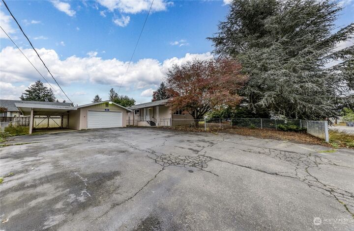 Property Photo:  892 NE Riddell Road  WA 98310 