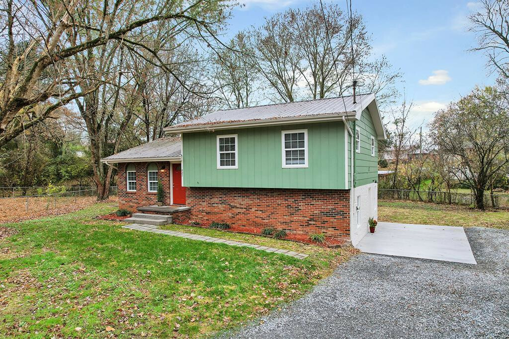 Property Photo:  827 Midfield Court SE  TN 37323 