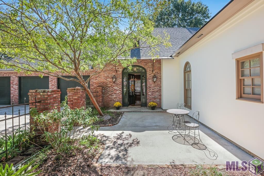 Property Photo:  13622 Lexham Gardens Ave  LA 70810 