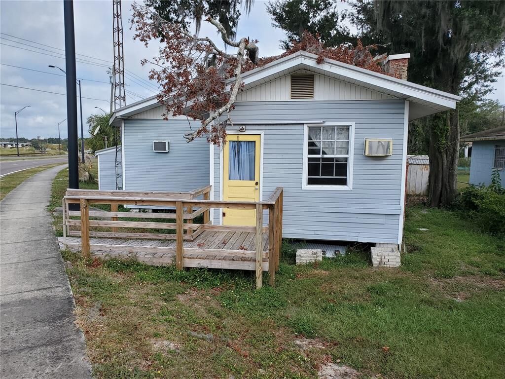 Property Photo: 611 N Lincoln Avenue FL 33815