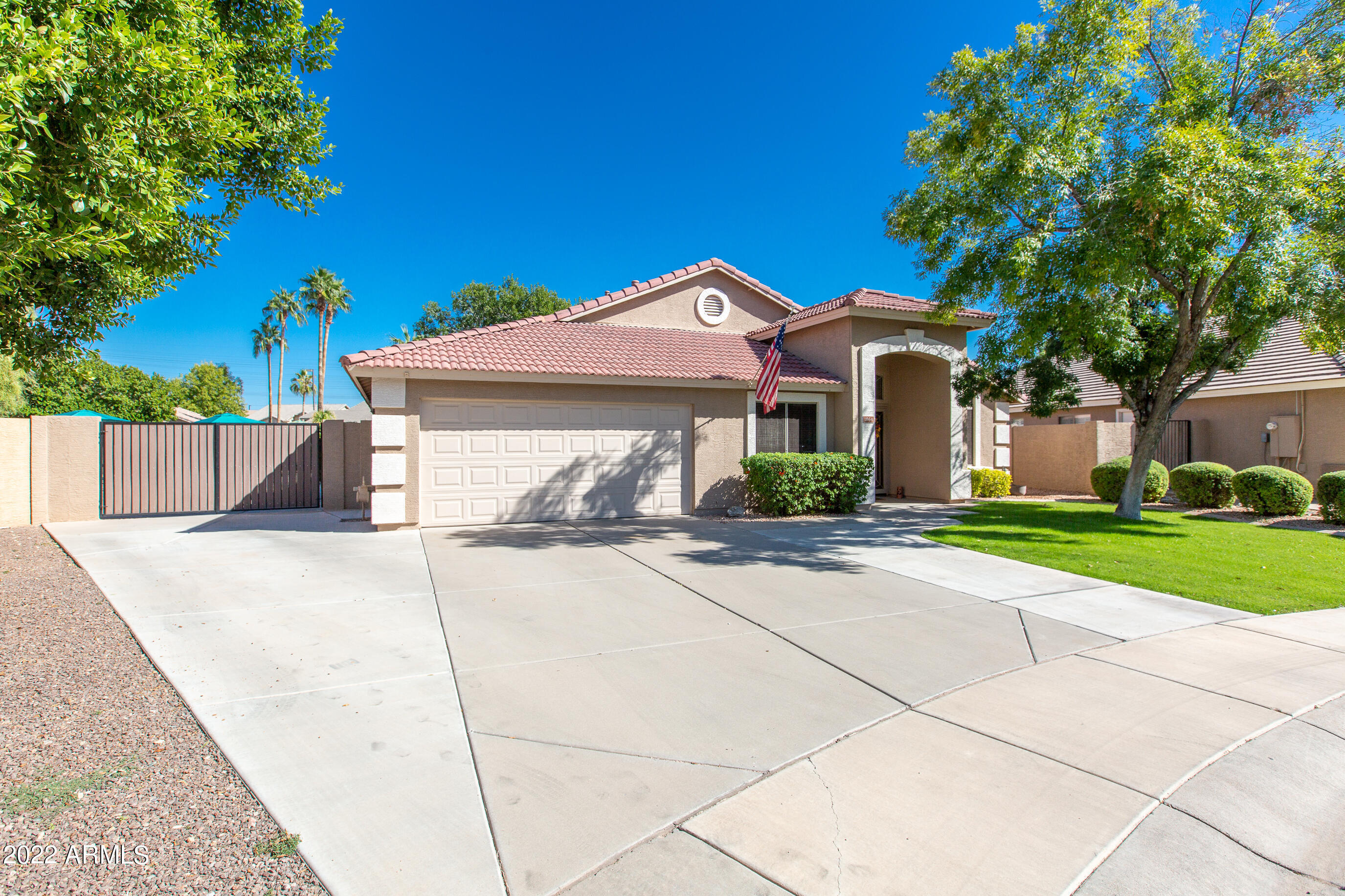 Property Photo: 1864 E Smoke Tree Road AZ 85296
