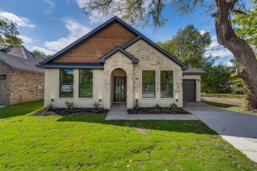 Property Photo: 210 Henrietta Street TX 75165