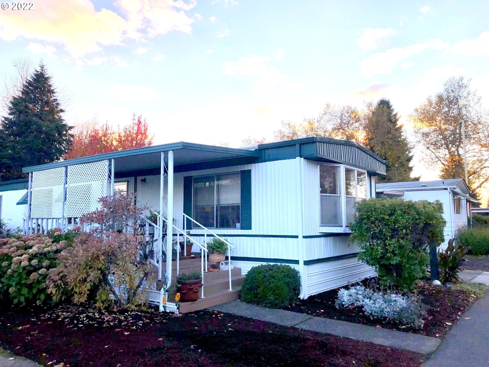 Property Photo: 4800 Barger Dr #76 OR 97402