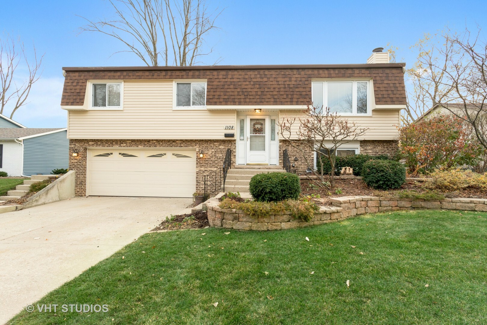 Property Photo:  1108 Kent Court  IL 60189 