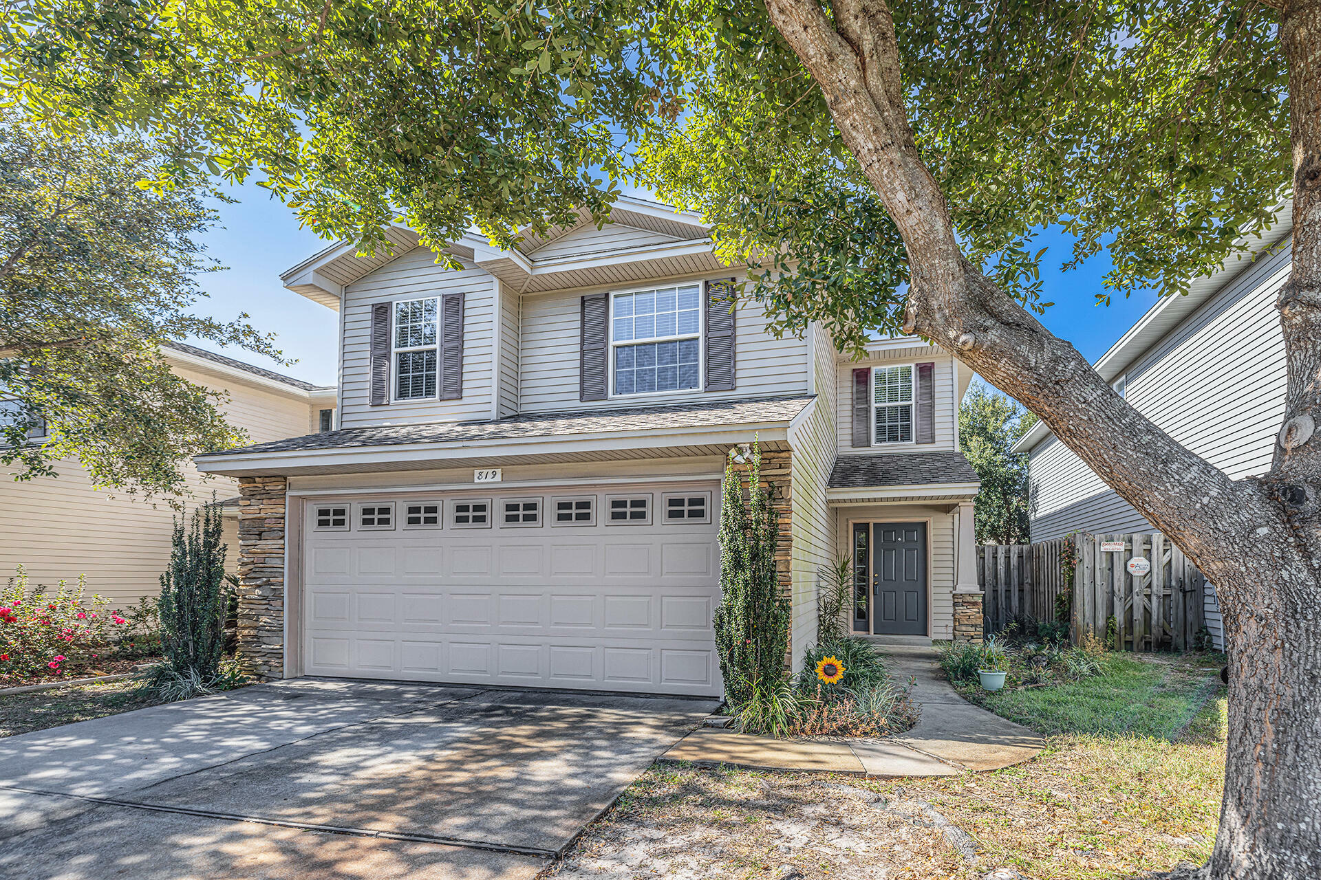 Property Photo:  819 Sugar Plum Lane  FL 32579 