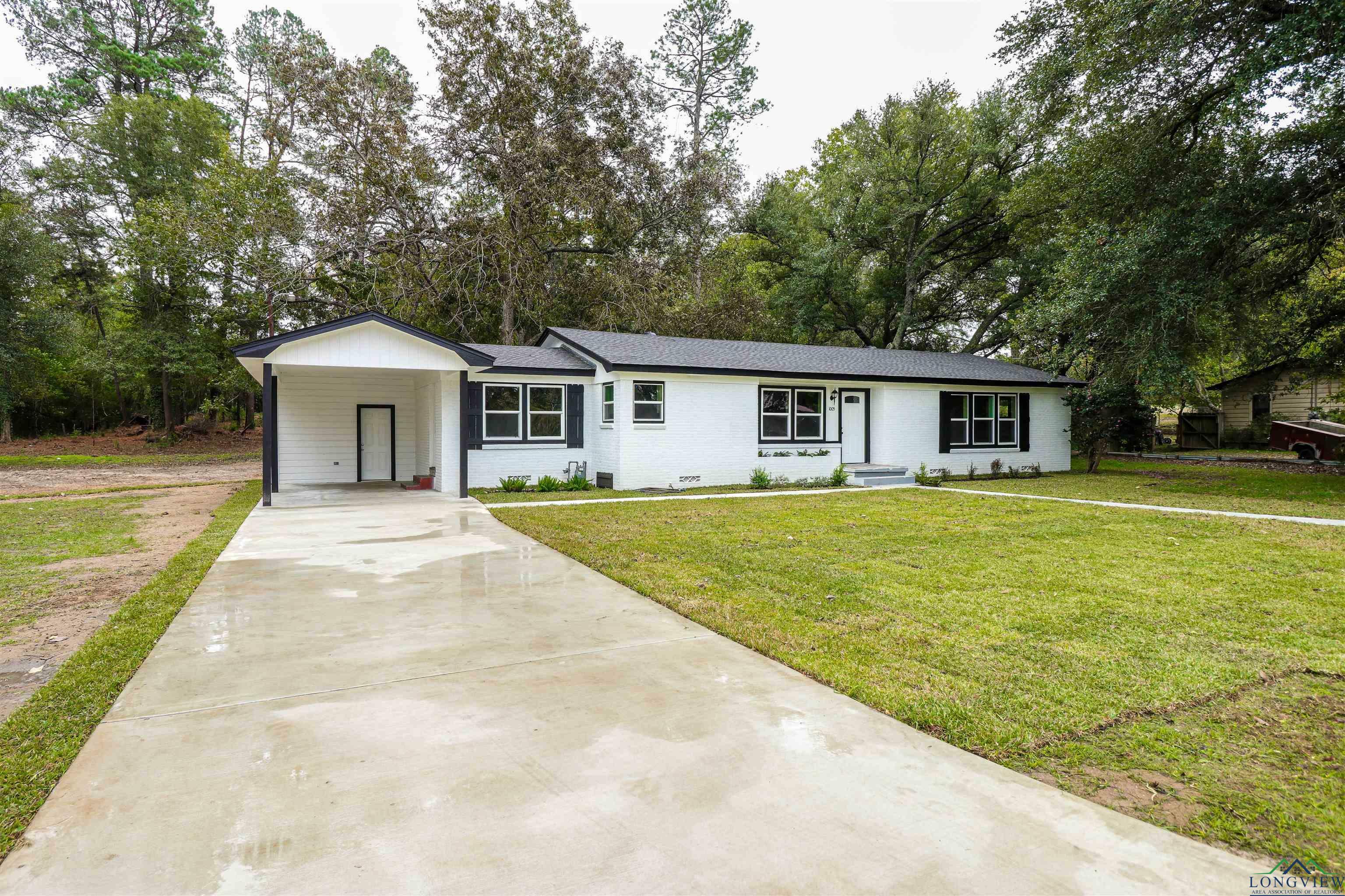 Property Photo:  1005 Iris  TX 75644 