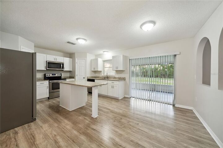 Property Photo:  1331 Dunbarton Court  FL 34758 