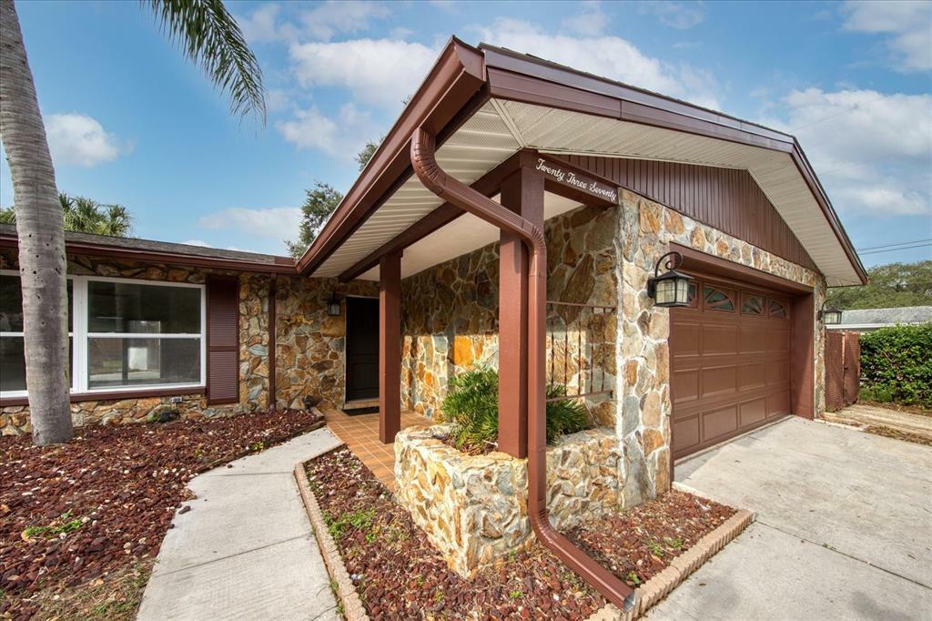 Property Photo:  2370 Dora Drive  FL 33765 