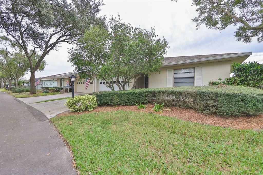 Property Photo:  2601 Lancaster Drive  FL 33573 