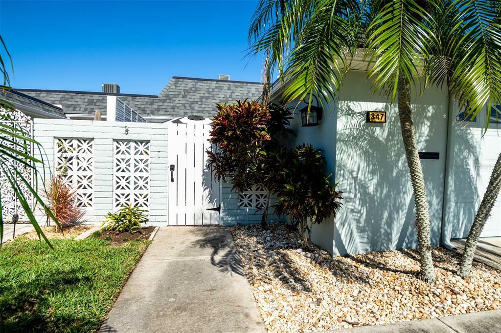 Property Photo:  347 Boca Ciega Point Boulevard N  FL 33708 