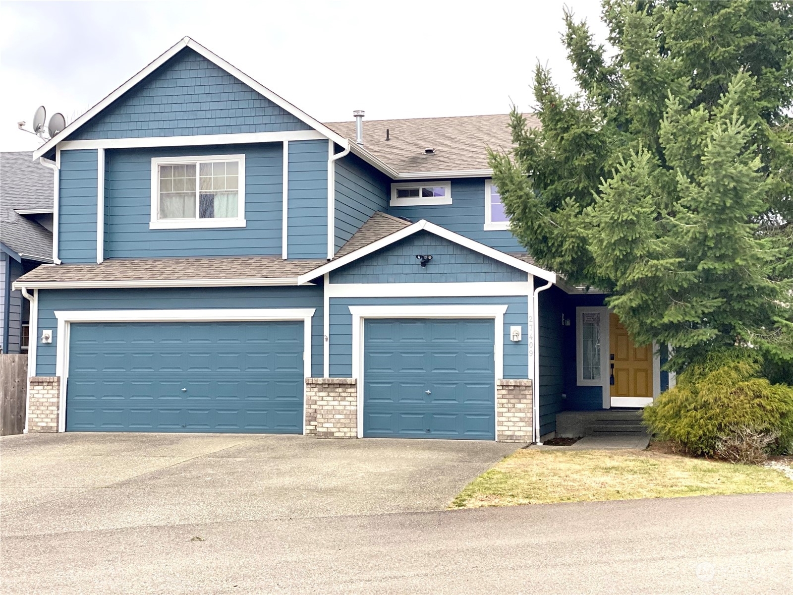 Property Photo: 27409 237th Place SE WA 98038