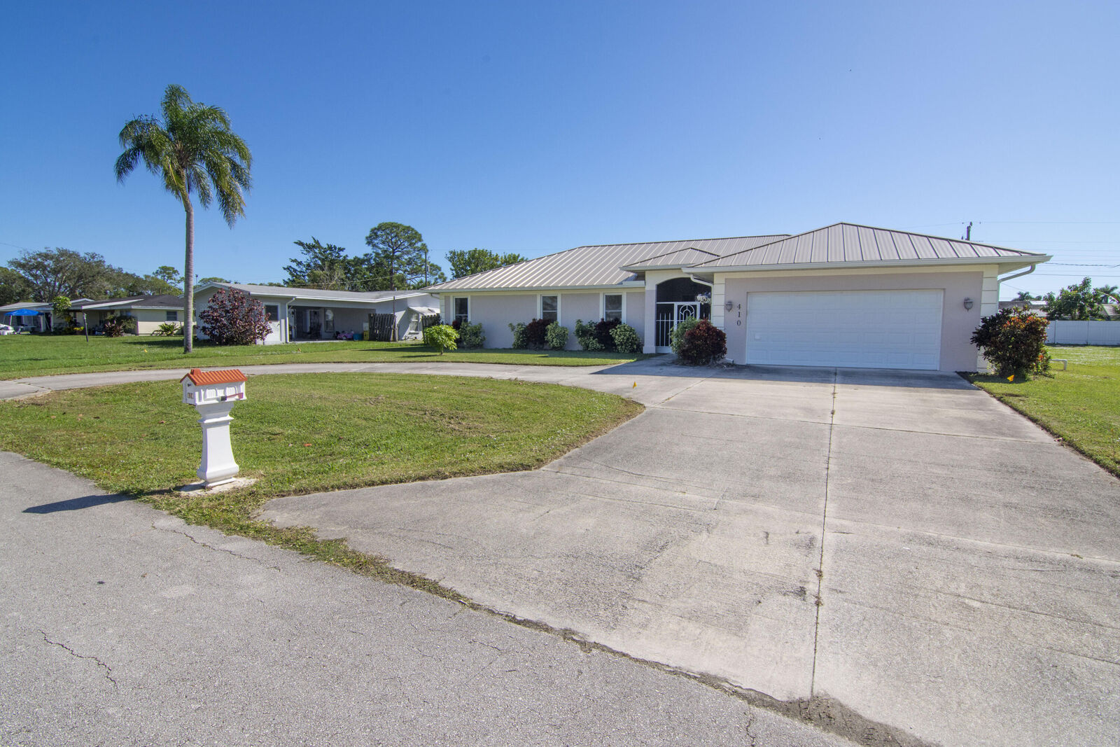 Property Photo:  410 SE Gasparilla Avenue  FL 34983 